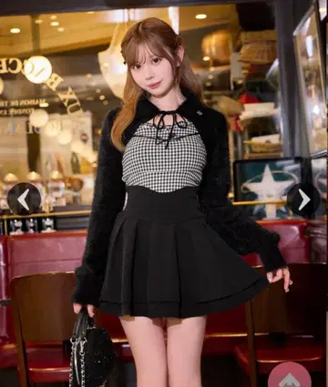 미셸 마카롱 Michel macaron 슬림 레그 스커트 블랙