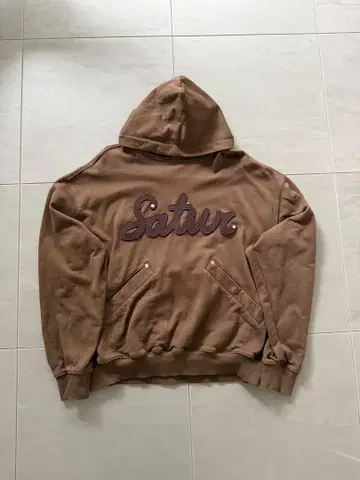SATUR 후드티