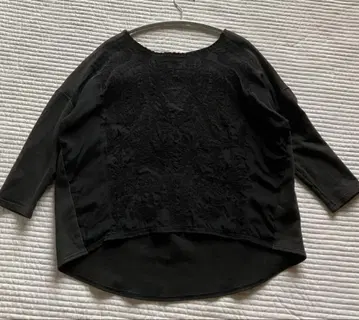 Beardsley 프론트 자수 티셔츠