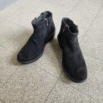 새상품 ARCOPEDICO 스웨이드 숏부츠 블랙 22.5cm 55