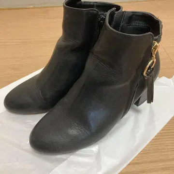 블랙 부티 지퍼 포함