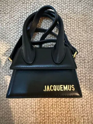 JACQUEMUS 블랙 미니 가죽 숄더백