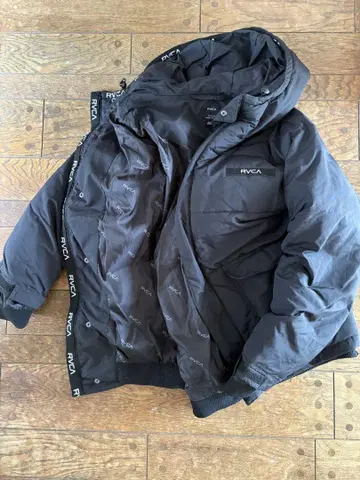 RVCA 블랙 다운 자켓 M