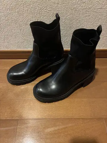 ZARA 블랙 사이드 고어 부츠 사이즈 38