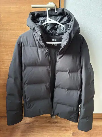 UNIQLO 심리스 다운 파카 블랙 M 2024년 모델 착용 3회