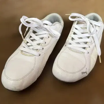 PUMA 스니커즈