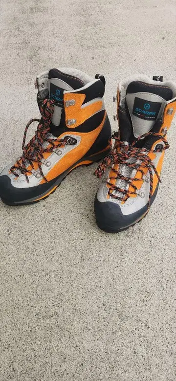 [ 가격 인하 ] SCARPA 등산화 GORE-TEX 오렌지