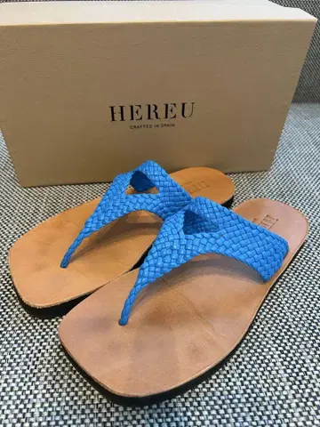 HEREU 샌들