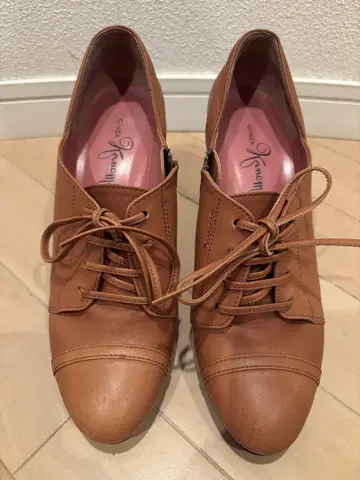 긴자 카네마츠 브라운 레이스업 힐