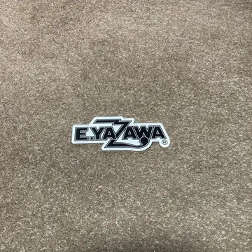 E.YAZAWA 플라스틱 엠블럼 스티커 화이트 x 블랙