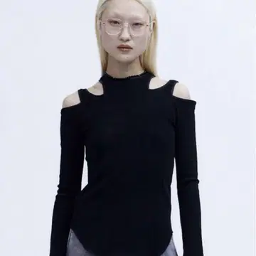 thingsthatmatter 블랙 오프숄더 긴팔 상의