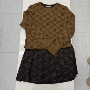 MARK&LONA 스컬 패턴 니트 스웨터 스커트 세트