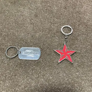EZYZANA 로고 키링 빨간 별 모양 2개 세트