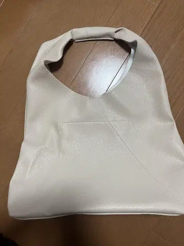 바나나리퍼블릭 아이보리 원 핸들 백 천연 가죽