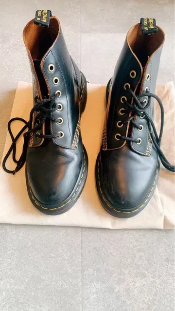 닥터마틴 101 아크 6홀 부츠 블랙