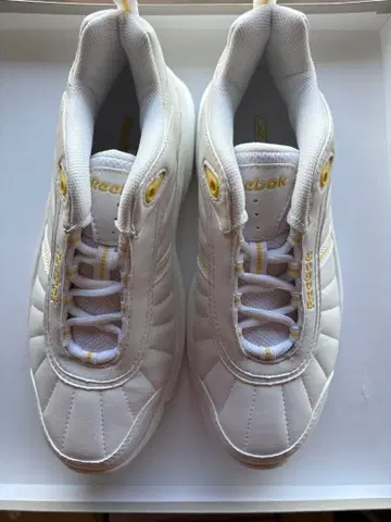 리복 화이트 골드 스니커즈 23.5