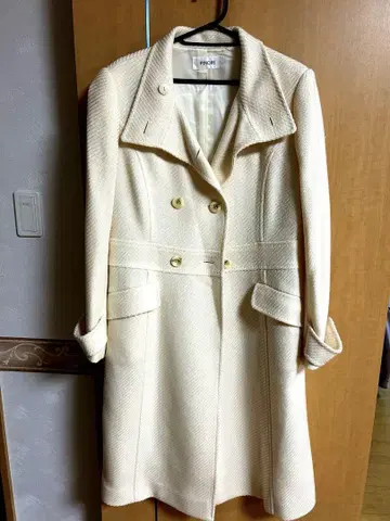 PINORE 아이보리 더블 브레스트 롱 코트