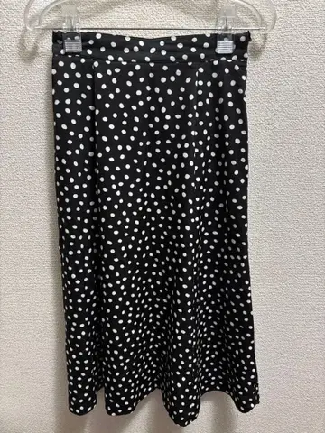 엠팔미에의 블랙 앤 화이트 물방울 패턴 플레어 스커트 택 포함