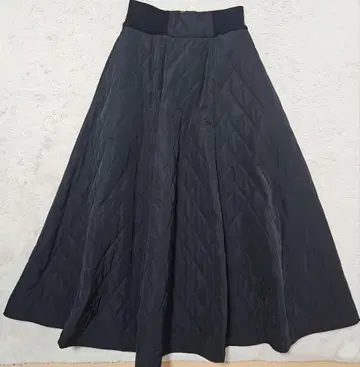 부기 퀼팅 롱 플레어 스커트 블랙