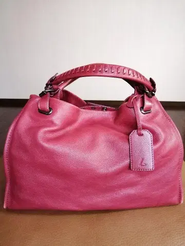 빨간색 계열 가죽 핸드백 뜨개질 핸들