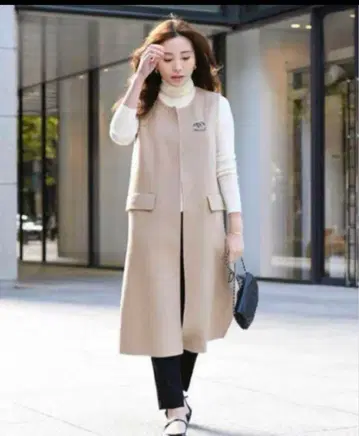 ZARA 베이지 슬리브리스 코트