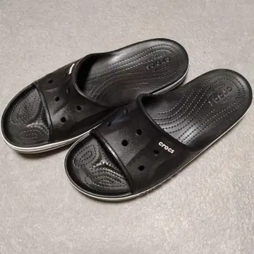 crocs 블랙 슬라이드 샌들