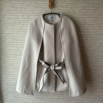 르쿠르 블랑 케이프 판초 코트 파이핑 M 새상품급 베이지 리본