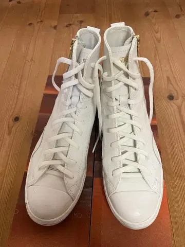 컨버스 화이트 가죽 하이컷 스니커즈