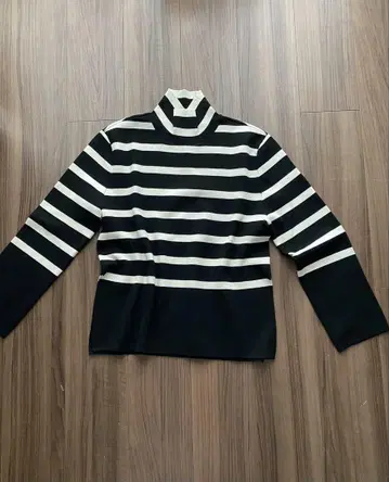 미사용 새상품 H&M 파우더 터틀넥 S