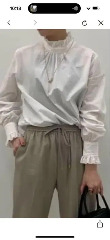 비어즐리 프릴 카라 블라우스 화이트