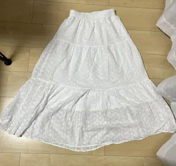 화이트 레이스 꽃무늬 스커트