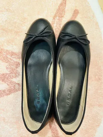REGAL 블랙 가죽 발레 슈즈