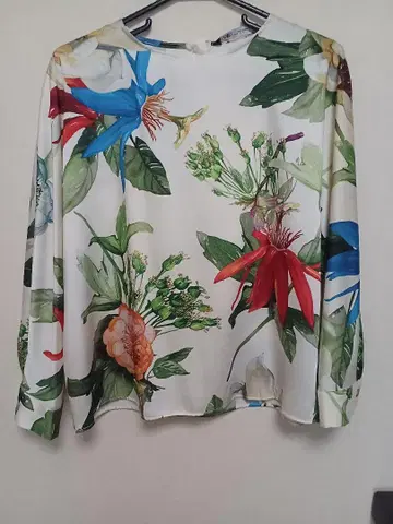 ZARA 꽃무늬 긴팔 블라우스
