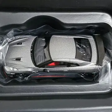 TOMICA NISSAN GT-R NISMO 2017 1/64