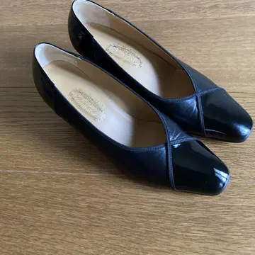 요시노야 에나멜 콤비 펌프스
