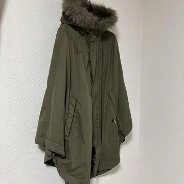 올리브색 퍼 후드 모즈 코트