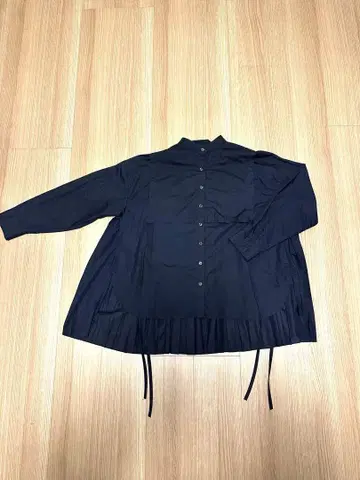 RANDEBOO 블랙 플리츠 긴팔 셔츠