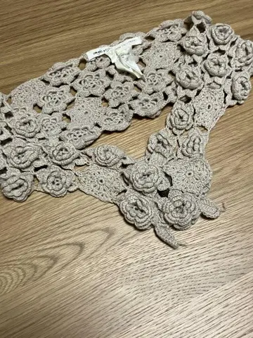네이비 꽃 모티브 레이스 편직 탈부착 카라