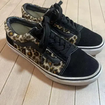 VANS 레오파드 스니커즈 23