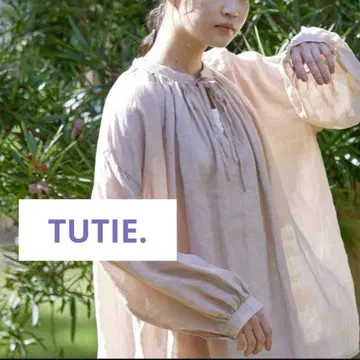 새상품급 TUTIE. 라미 트윌 2WAY 개더 블라우스 베이지
