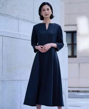 새상품급 ur's 본딩 키넥 허리 쉐이프 원피스 M 네이비