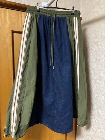 올리브 그린 데님 플레어 스커트