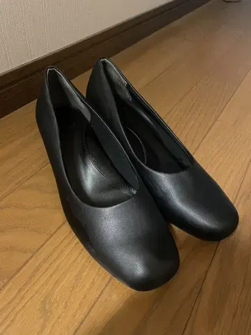 블랙 펌프스