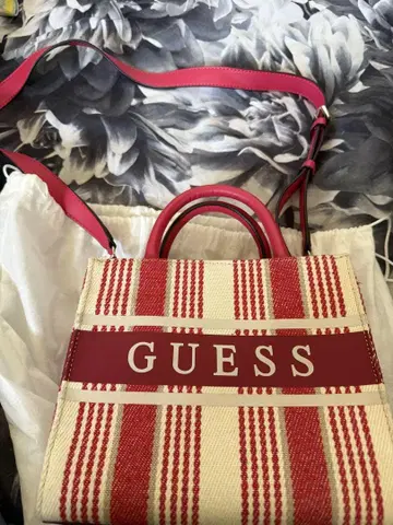 guess 게스 빨흰 스트라이프 보더 토트백