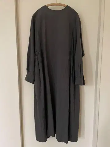 24AW ARTS&SCIENCE gather dress/dark gray