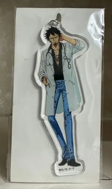 원피스 무기와라 스토어 아크릴 키링 로 흰 옷 의사