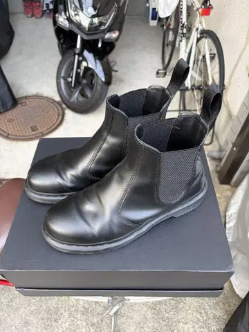 Dr. Martens 닥터마틴 2976 MONO 첼시 부츠