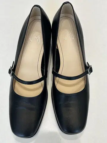 [ 새상품급 ] ing 블랙 스트랩 포함 펌프스 22.5cm