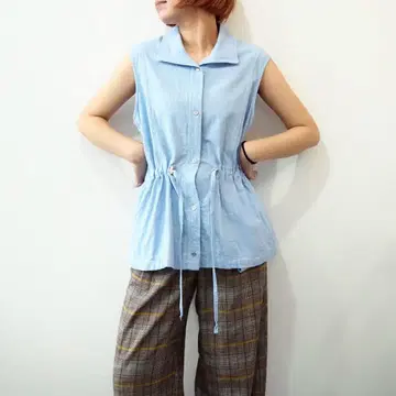 스카이블루 슬리브리스 베스트 드로 코드 구제 의류