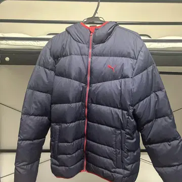 PUMA 후드 부착 다운 자켓 M 사이즈 네이비/레드
